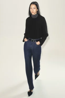 VOLUMINOUS PLEATED BLOUSE