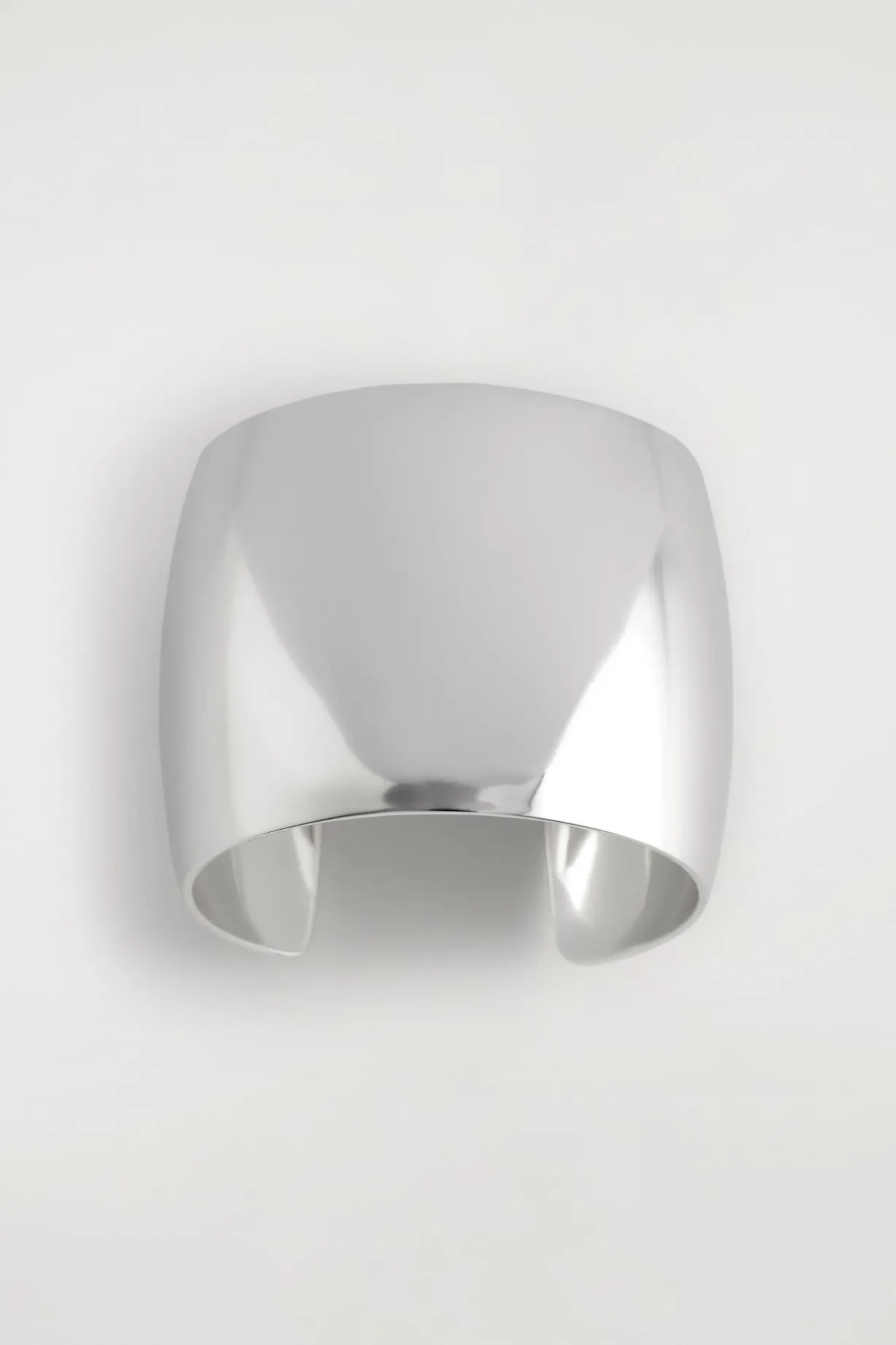 WIDE CUFF
