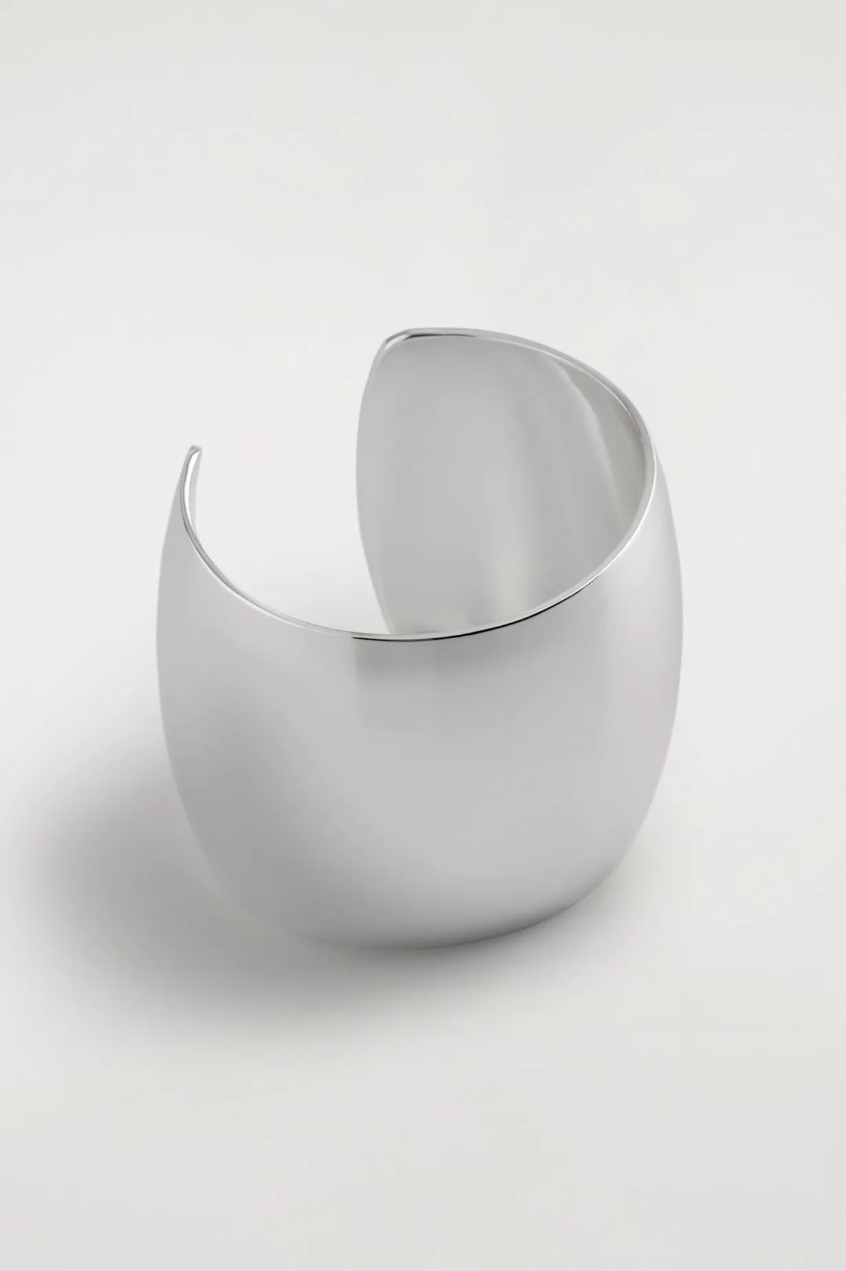 WIDE CUFF