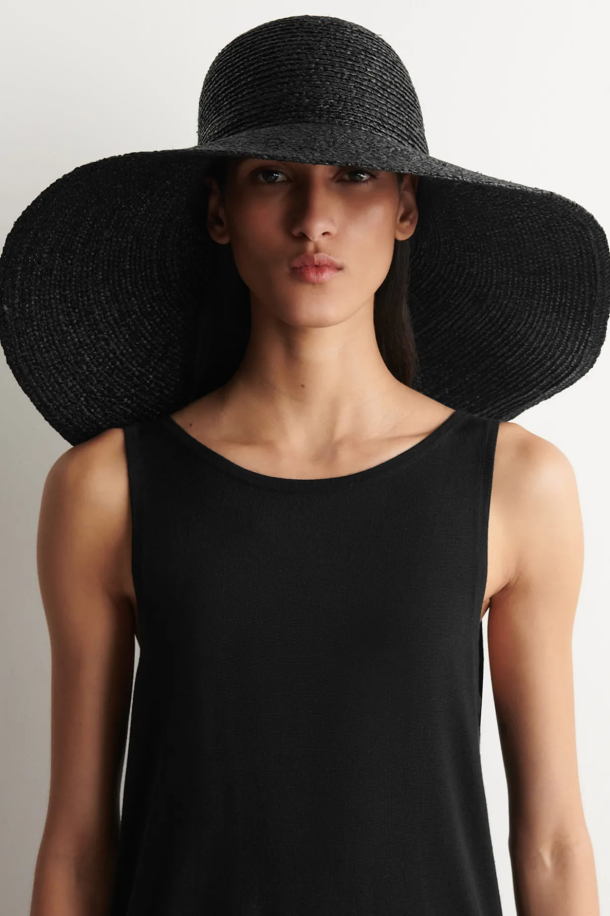 WIDE-BRIM RAFFIA HAT