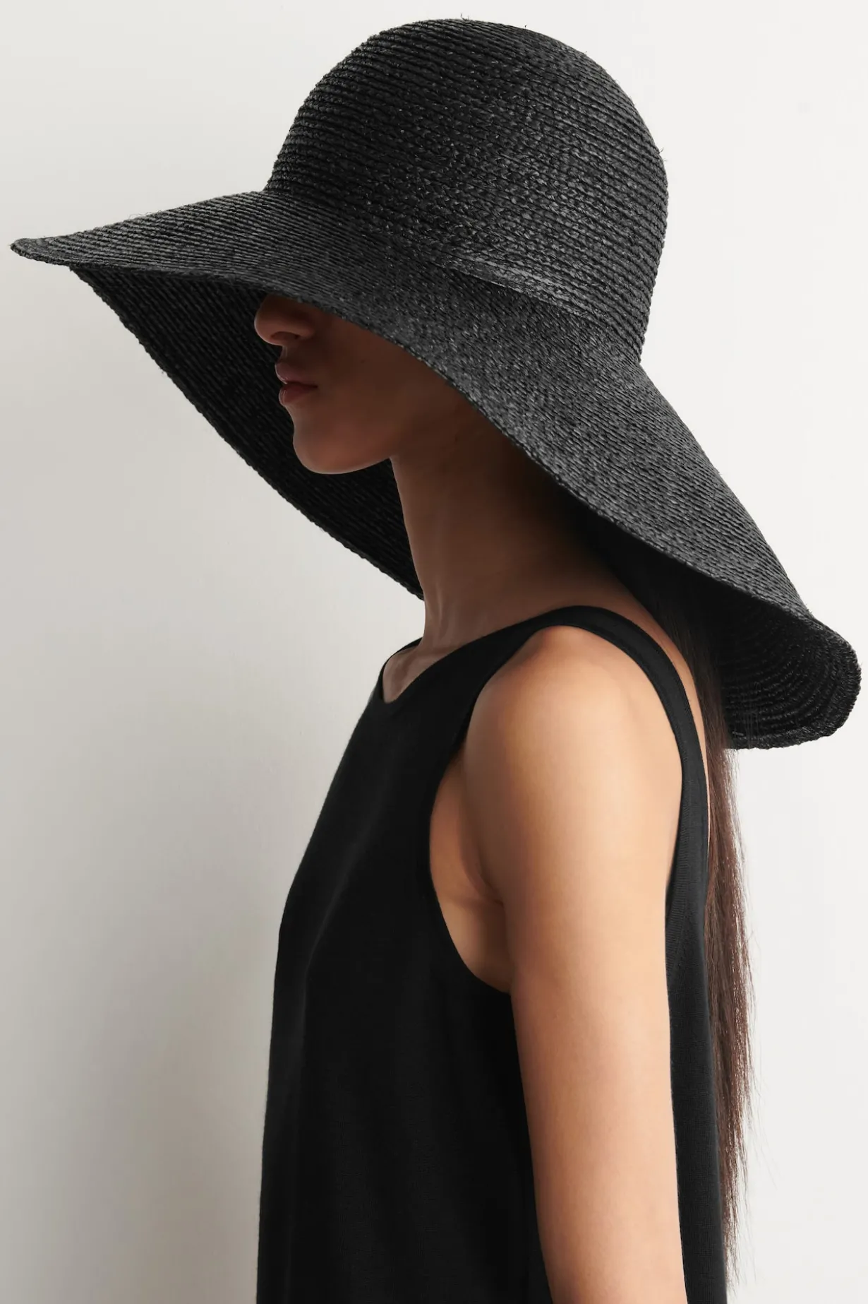 WIDE-BRIM RAFFIA HAT