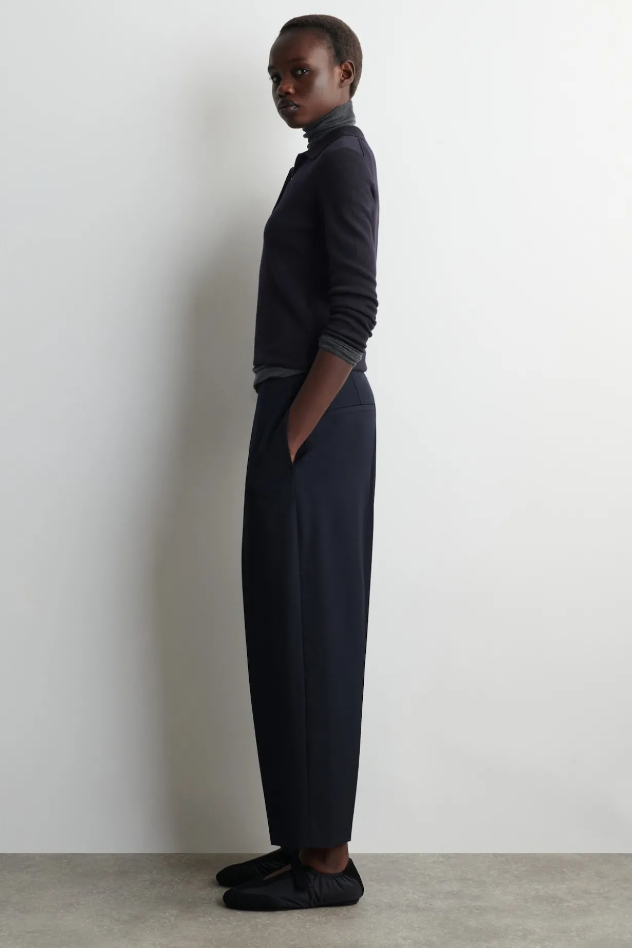 WOOL-BLEND BARREL-LEG PANTS
